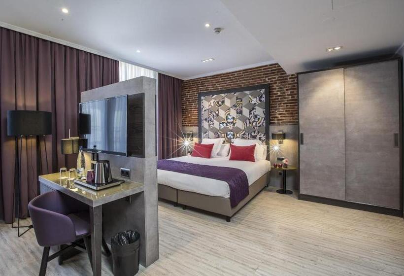 Трехместный Номер Deluxe, Leonardo Hotel Barcelona Las Ramblas