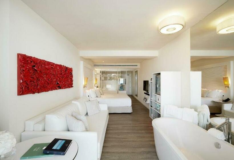 Suite con Terraza, Me Ibiza   The Leading Hotels Of The World