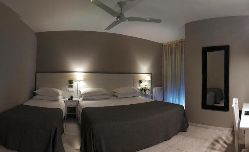 اتاق استاندارد سه نفره, Ancora Sanxenxo