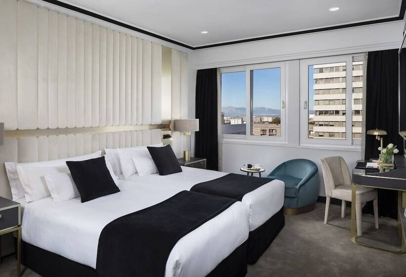 Habitación Familiar, Melia Castilla
