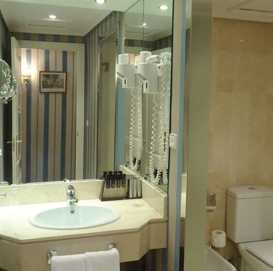 Habitación Estándar Comunicada, Melia Castilla