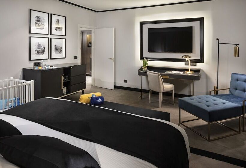 Habitación Familiar, Melia Castilla