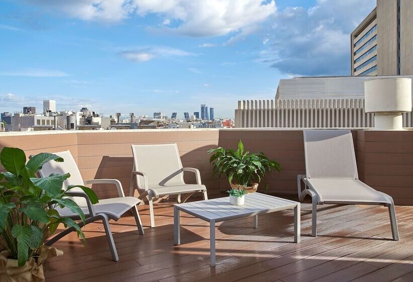 Habitación Estándar con Vistas, NH Madrid Balboa