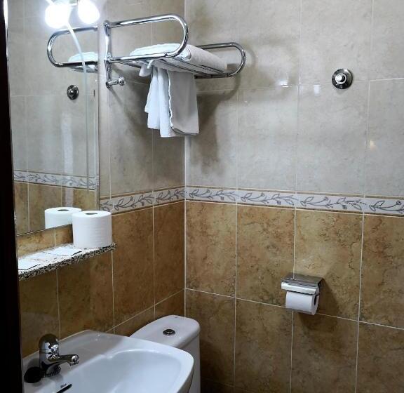 اتاق اینتریور یک تخته, Hostal Madrid