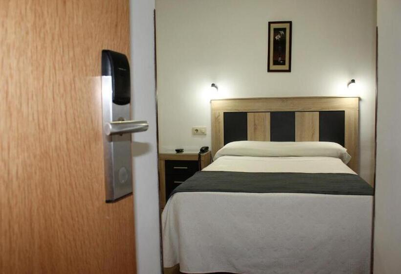 اتاق اینتریور یک تخته, Hostal Madrid