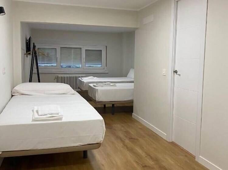 Habitación Triple Estándar, Hostal Mindanao