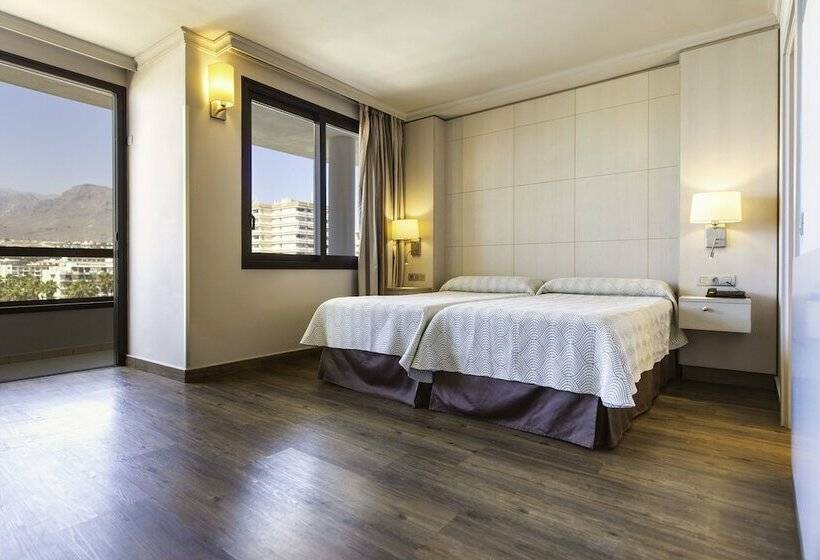 Номер Стандарт Вид на Бассейн, Spring Hotel Bitácora