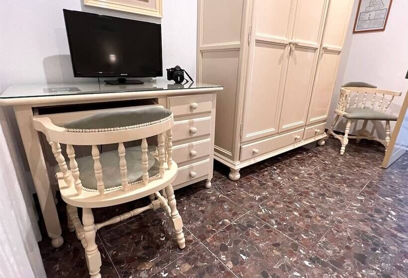 Standard Kolmen Hengen Huone, Hostal La Janda