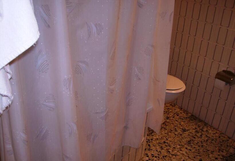 Номер Стандарт, Hostal L'escon
