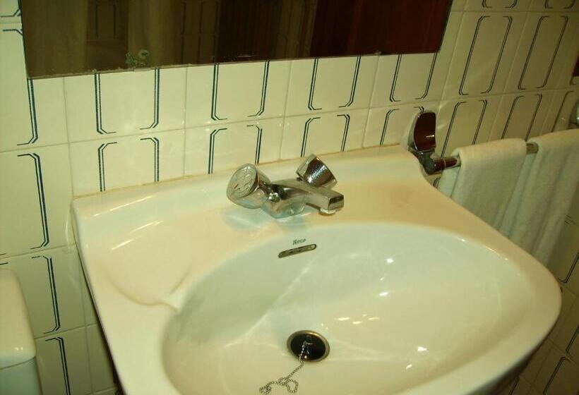 Номер Стандарт, Hostal L'escon