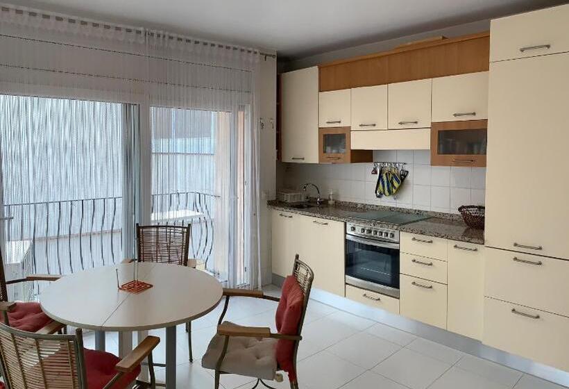 Appartamento 1 Camera da Letto con Balcone, Hostal Rom Familiar