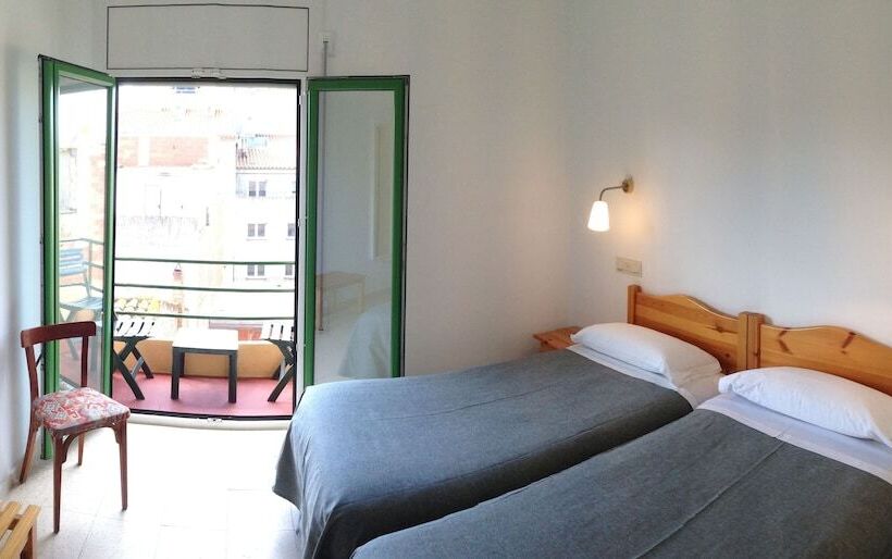 スタンダードルーム, Hostal Rom Familiar