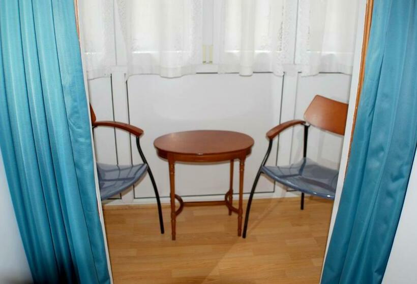 バルコニー付きシングルスタンダードルーム, Pension Regil
