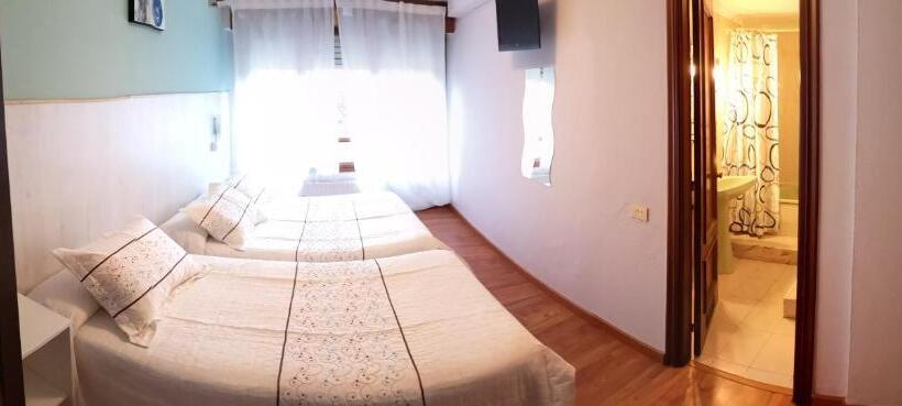 חדר סטנדרט לשלושה, Hostal Campoamor