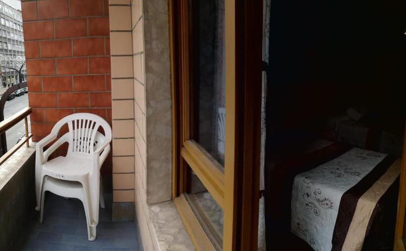 חדר סטנדרט לשלושה, Hostal Campoamor