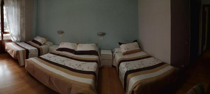 חדר משפחתי, Hostal Campoamor