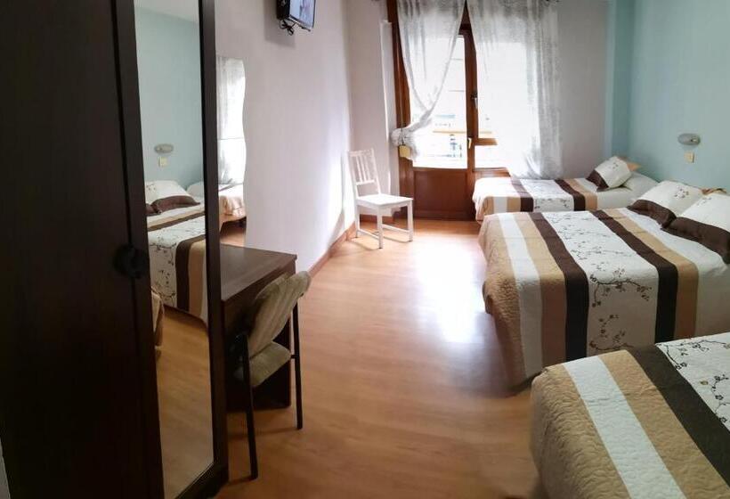 חדר משפחתי, Hostal Campoamor
