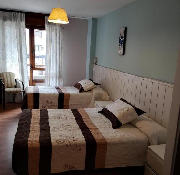 חדר סטנדרט לשלושה, Hostal Campoamor
