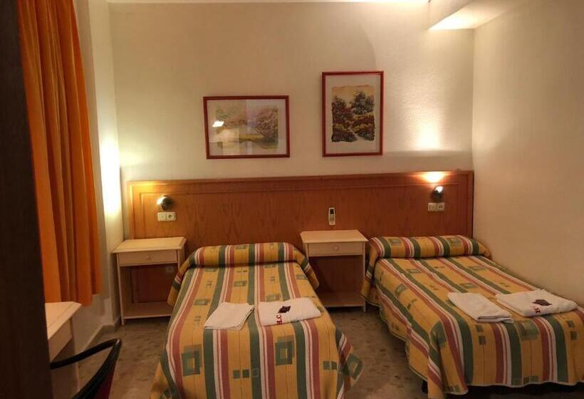 Номер Стандарт, Hostal Carlos Iii