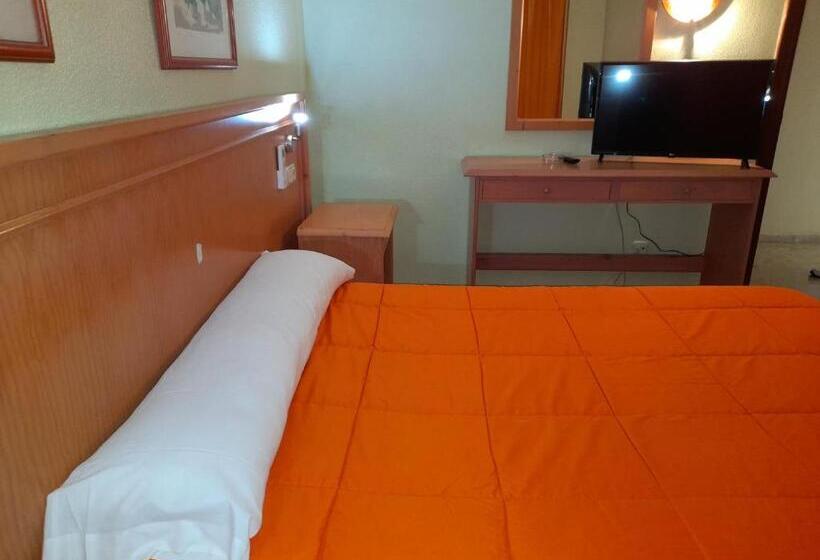 Номер Стандарт, Hostal Carlos Iii