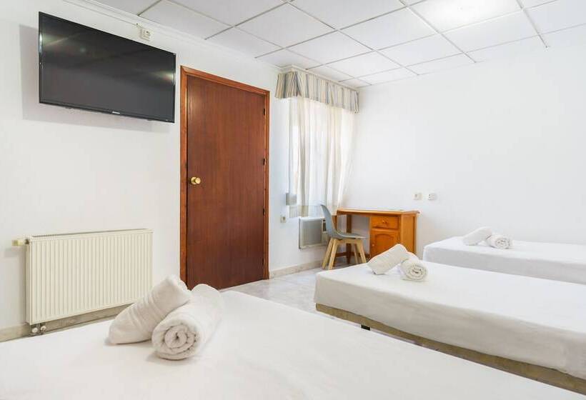 Номер Стандарт Трехместный, Hostal Casa Antonio By Vivere Stays