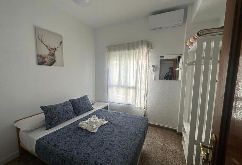 اتاق پایه با سرویس بهداشتی مشترک, Hostal Arrate