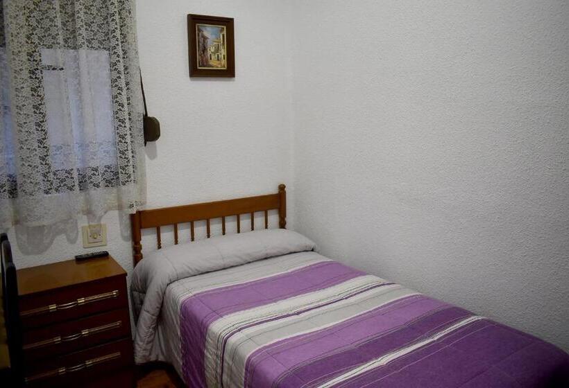 חדר סטנדרד יחיד חדר אמבטיה משותף, Hostal Oviedo