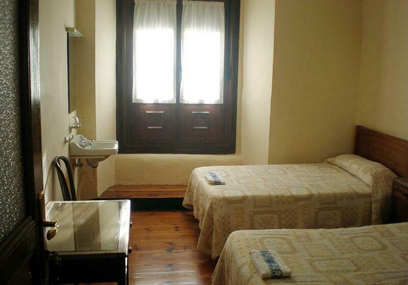 اتاق استاندارد با سرویس بهداشتی مشترک, Hostal Paris