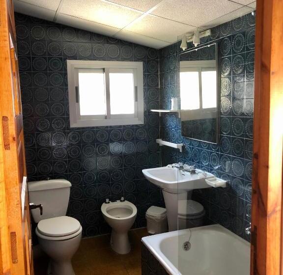 Номер Стандарт Трехместный, Hostal Pirineos Meliz