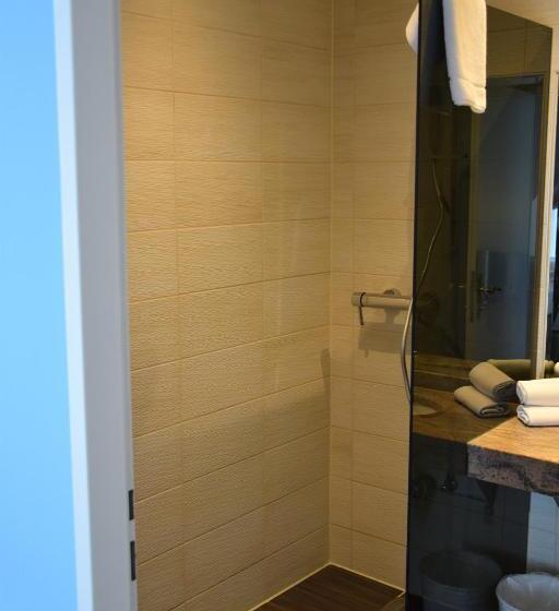 اتاق استاندارد سه نفره, Atel Hotel Lasserhof