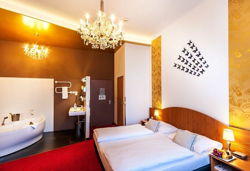 스탠다드 자쿠지 룸, Boutiquehotel Donauwalzer