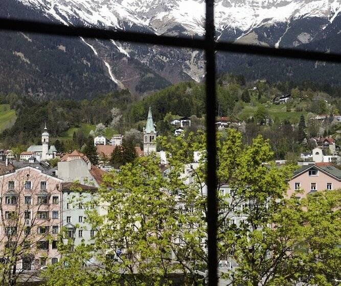 اتاق استاندارد سه نفره, Innsbruck