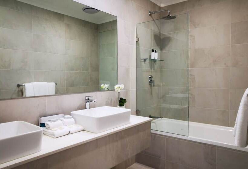 Семейный Номер, Littomore Suites Bathurst
