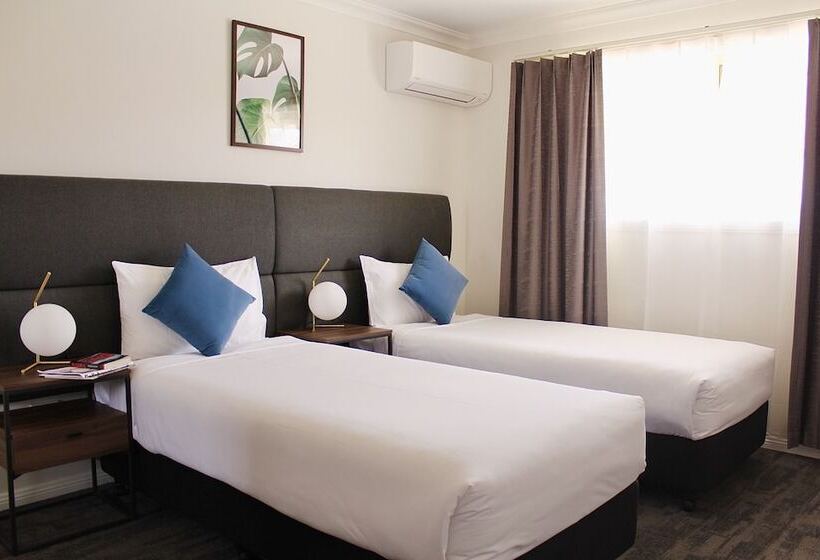 Семейный Номер, Littomore Suites Bathurst