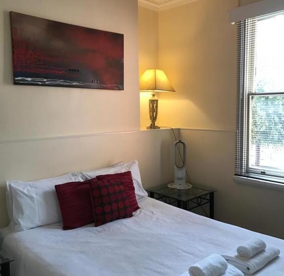 豪华房间, The Mews Motel