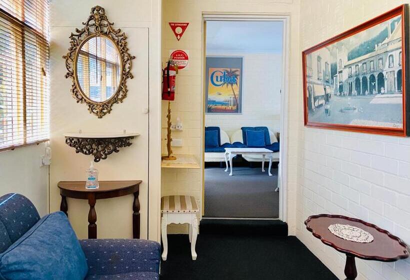标准间, The Mews Motel