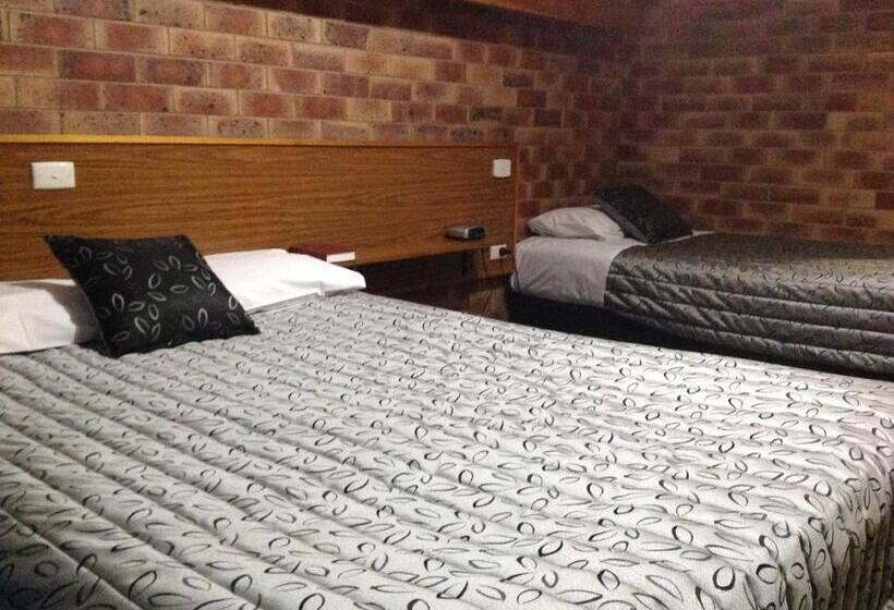 패밀리 룸, Allan Cunningham Motel