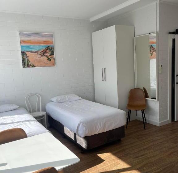 جناح عائلي, Harbour View Motel