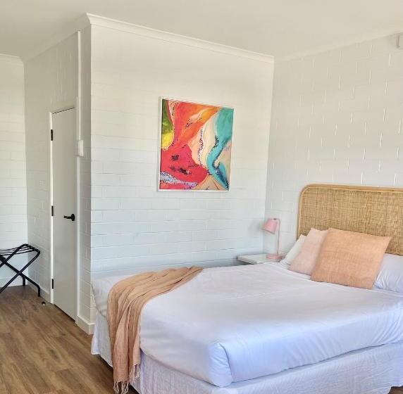 스위트, Harbour View Motel