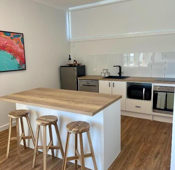 جناح ديلوكس, Harbour View Motel