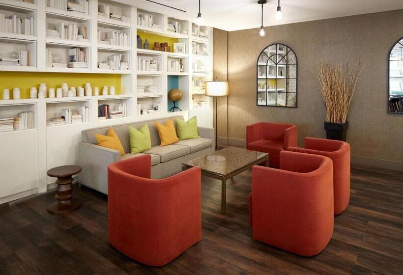 キングサイズベッドのクラブルーム, Delta Hotels By Marriott Ottawa City Centre