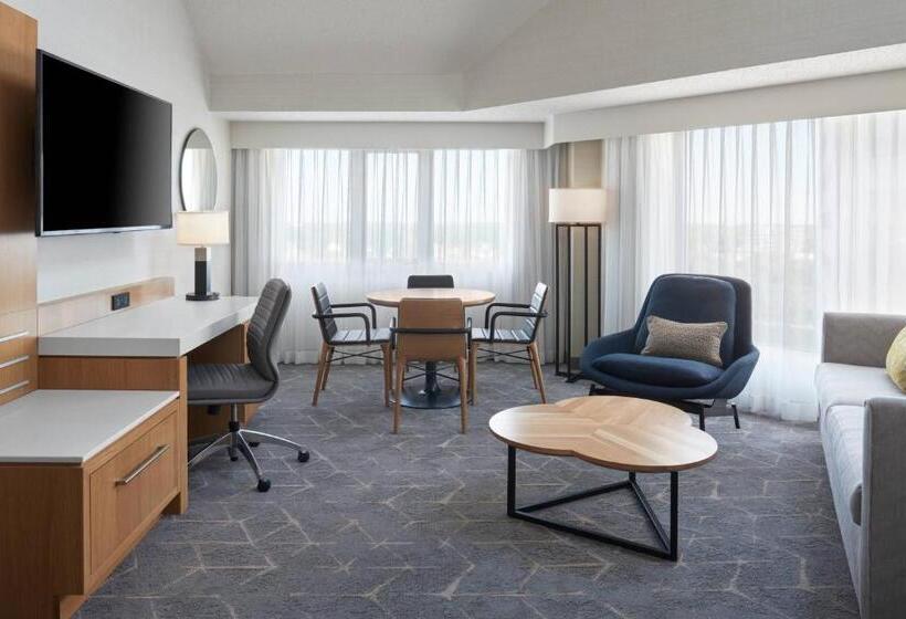 Suite Deluxe, Delta Hotels By Marriott Saskatoon Downtown