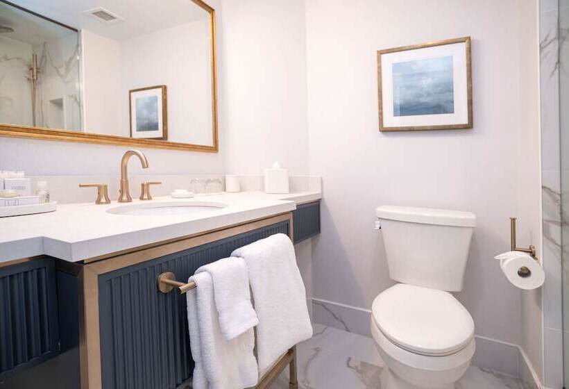 キングサイズベッドのデラックスルーム, The Sutton Place Hotel Vancouver