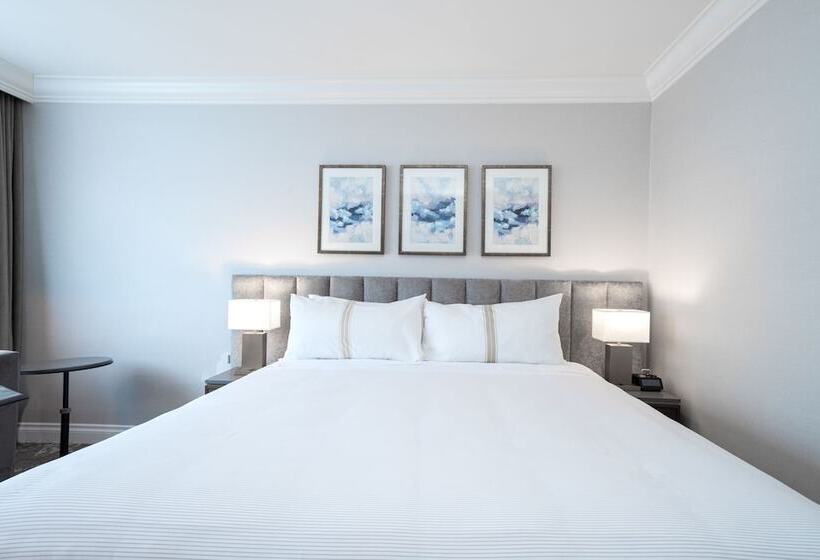 キングサイズベッドのデラックスルーム, The Sutton Place Hotel Vancouver
