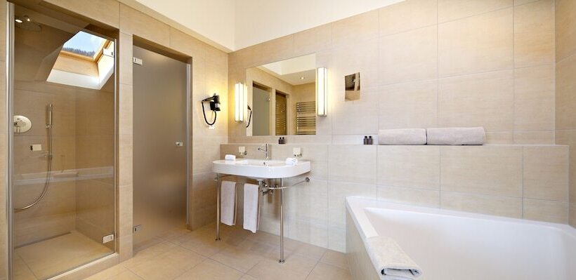 3 Bedroom Suite, Vanessa