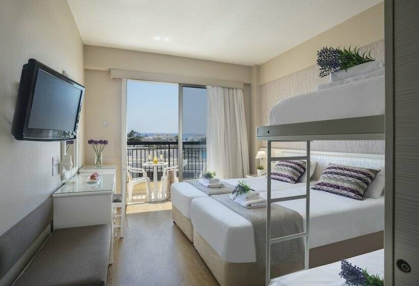 스탠다드 트리플 룸, Pavlo Napa Beach