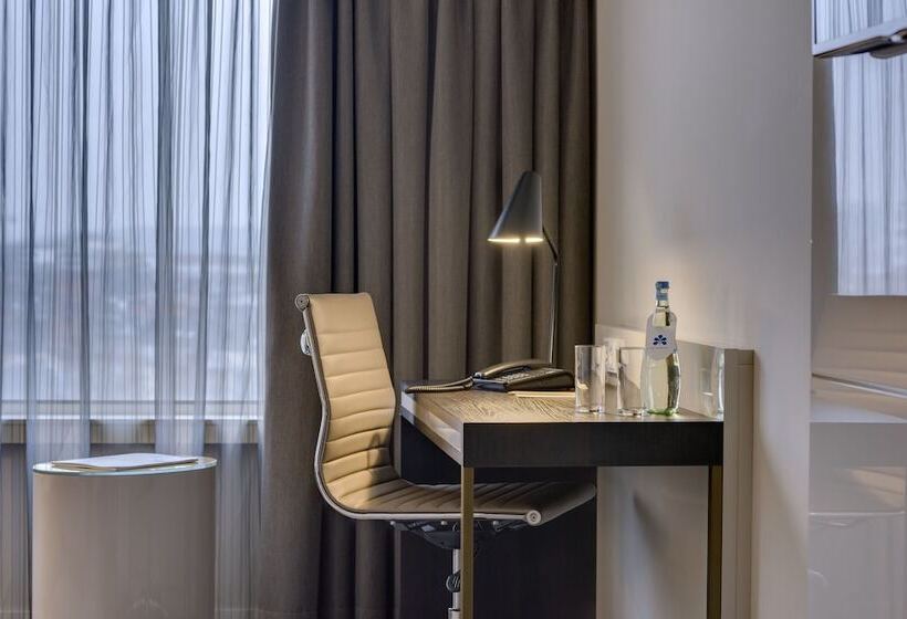 Президентский Люкс, Clayton Hotel Düsseldorf City Centre
