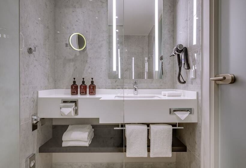 Номер Superior, Clayton Hotel Düsseldorf City Centre