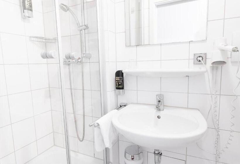 חדר דלוקס לשלושה, Hansa Stuttgart City