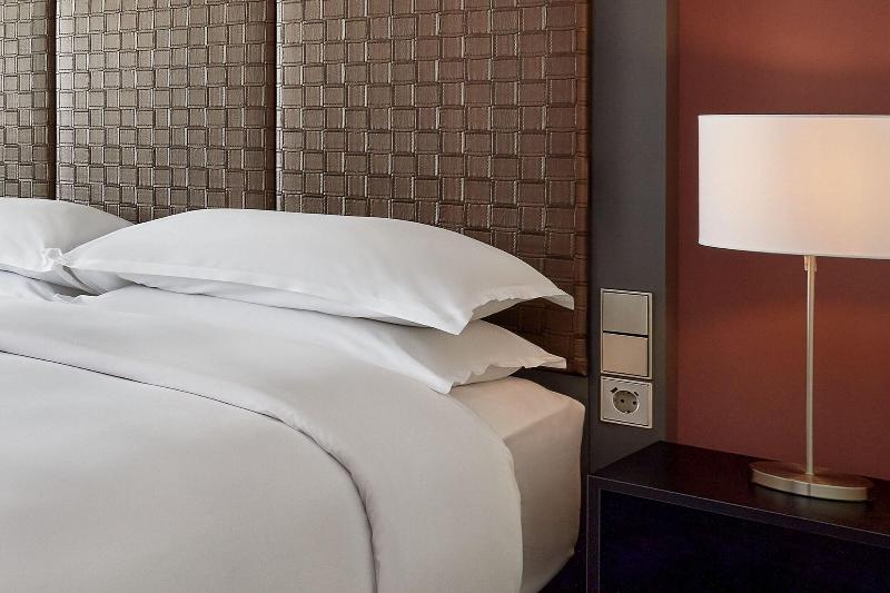 キングサイズベッドのスタンダードルーム, Sheraton Frankfurt Airport Hotel & Conference Center